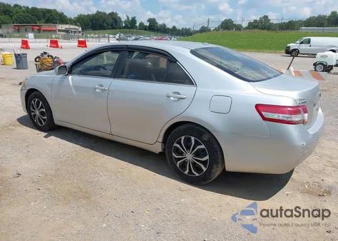2010 Toyota Camry z USA, uszkodzony, nr VIN 4T1BF3EK2AU061357